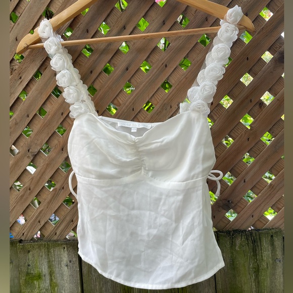 More To Come “Lily Rose” White Cropped Side Tie Top! - Picture 1 of 6
